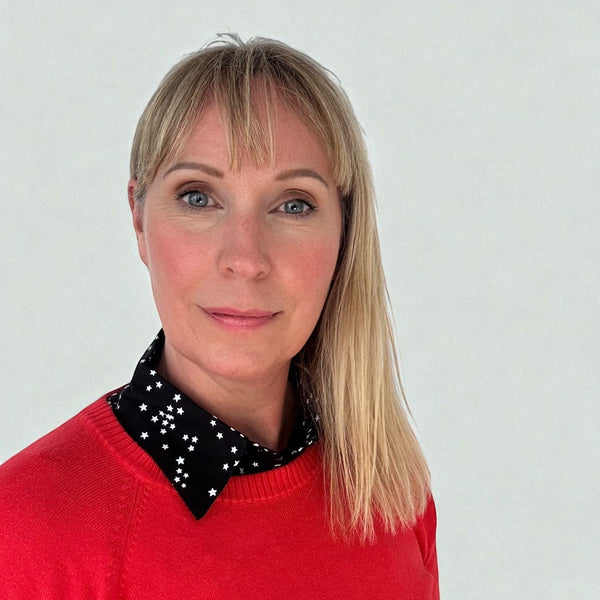 Simply Collars detachable collar with white star print on black fabric. Lightweight and adjustable for versatile styling.