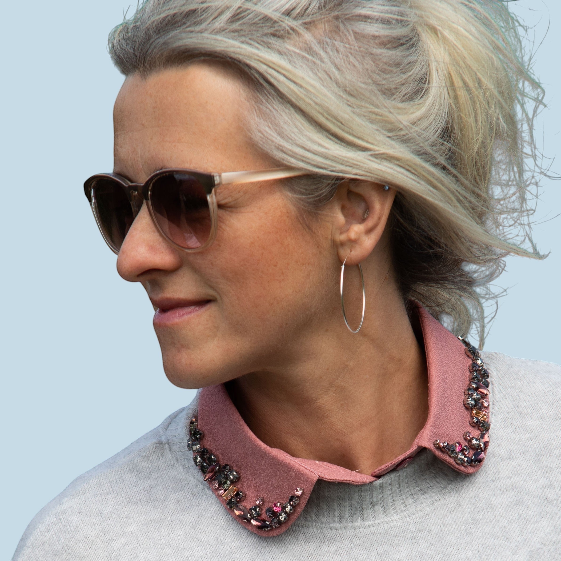 Simply Collars Be Jewelled pink collar with bead and sequin embellishments. A chic accessory for layering.