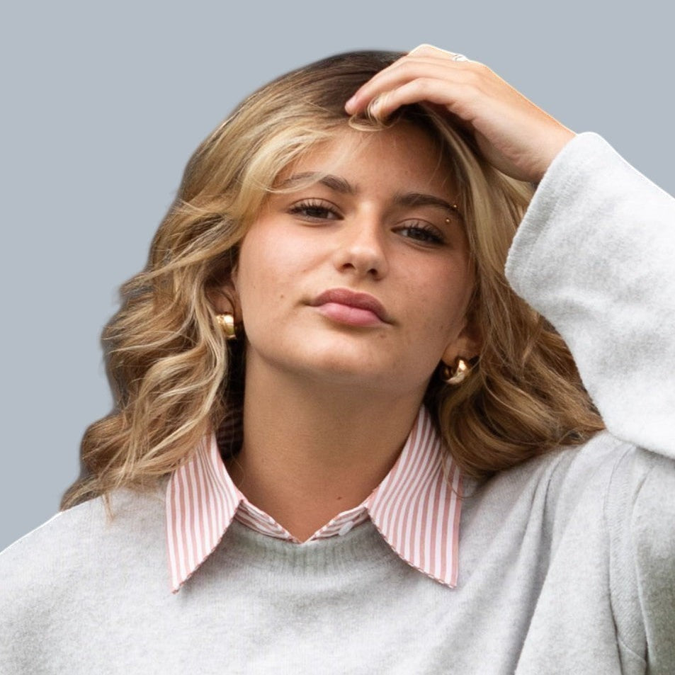 Simply Collars pink and white pinstripe detachable shirt collar with button front detail.