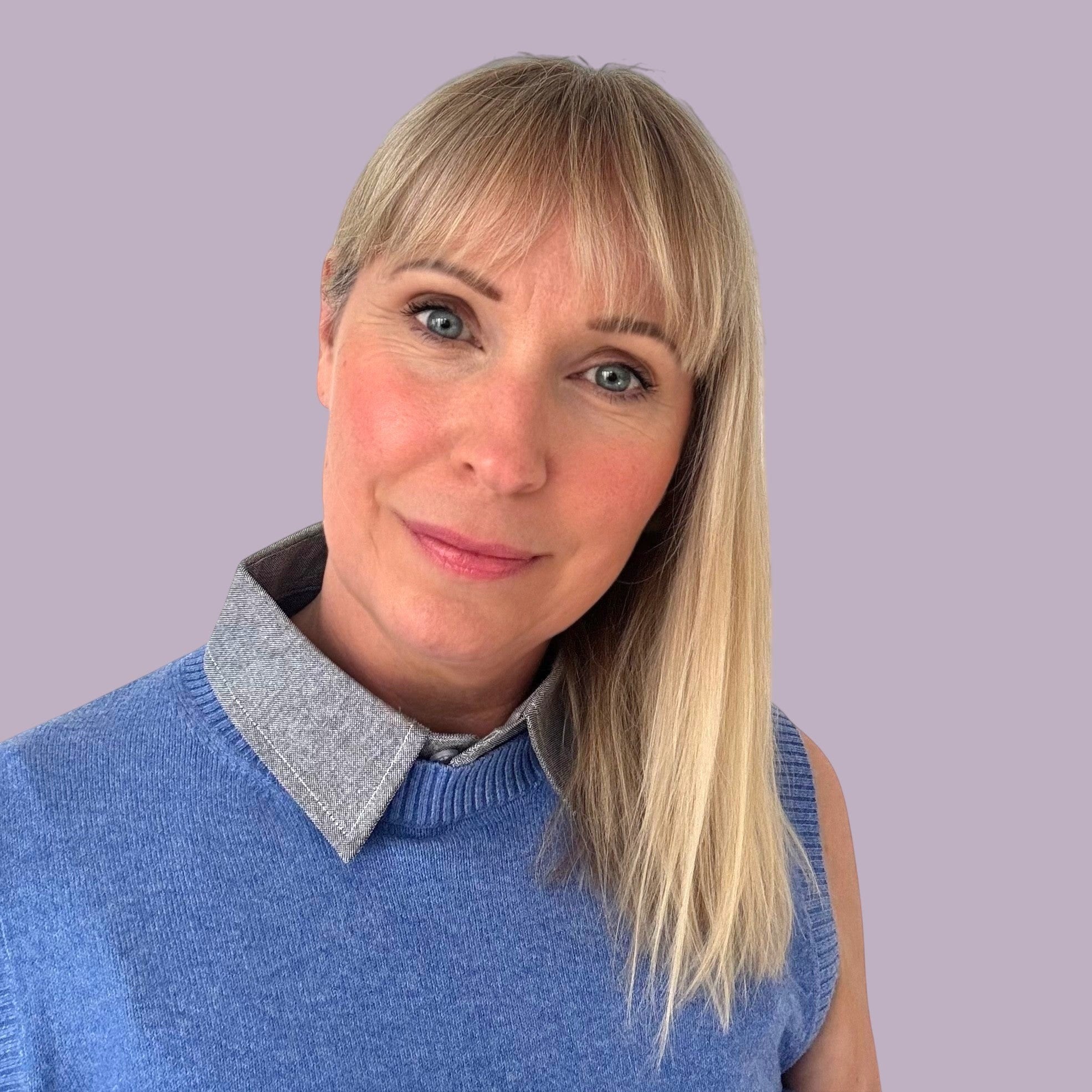 Simply Collars The Smart Pack set of 4 detachable cotton collars. Grey textured collar layered under a blue sweater.