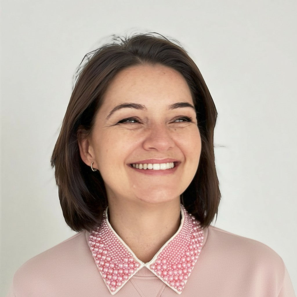 Simply Collars Vintage Pearl detachable collar with pink pearls and white trim. Worn by a smiling woman.